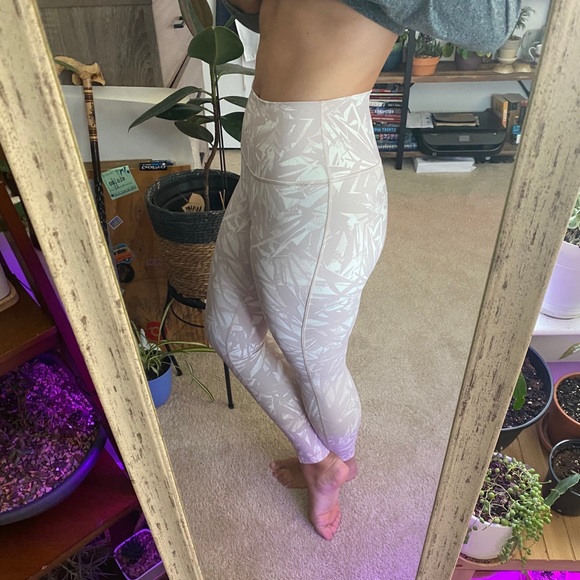 -sold- Like NEW Lululemon Wonder Under leggings - Picture 6 of 10